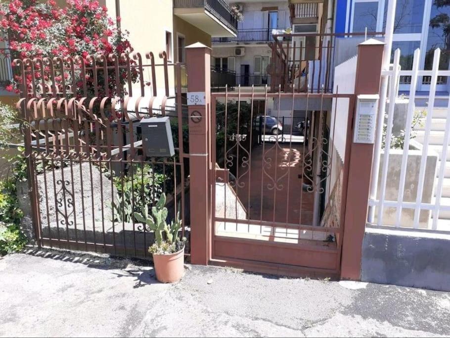 Appartamento Da Nella Giardini Naxos Exteriör bild